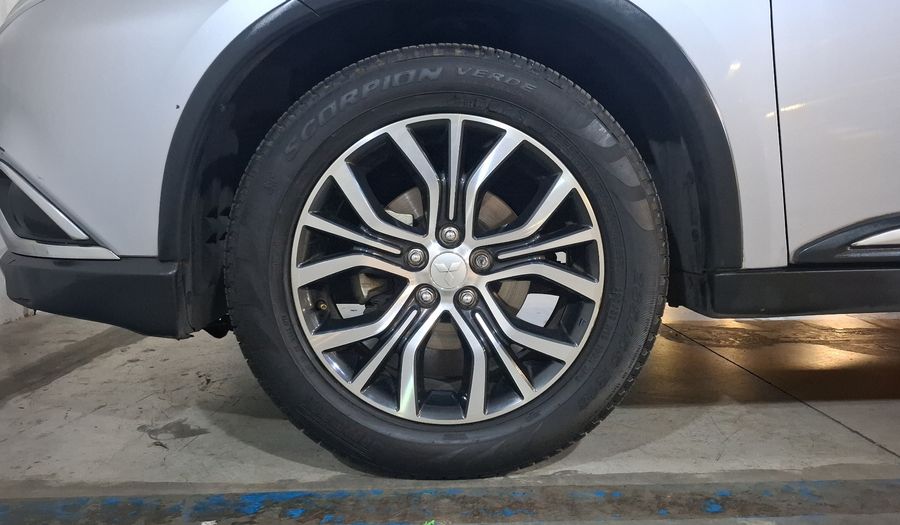 Mitsubishi Outlander 2.4 SE + Suv 2017