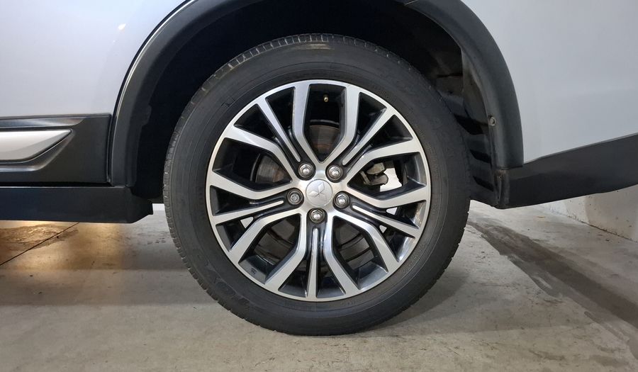 Mitsubishi Outlander 2.4 SE + Suv 2017