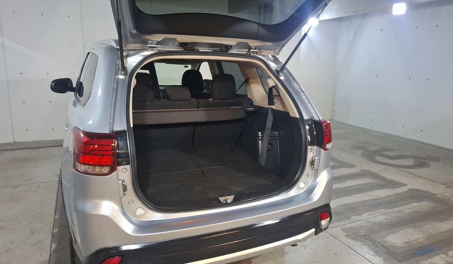 Mitsubishi Outlander 2.4 SE + Suv 2017