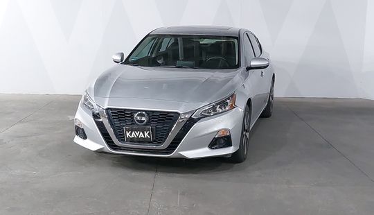 Nissan • Altima