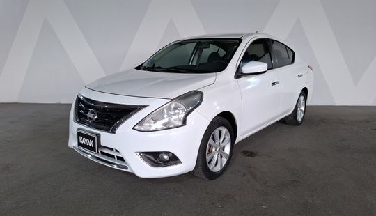 Nissan • Versa