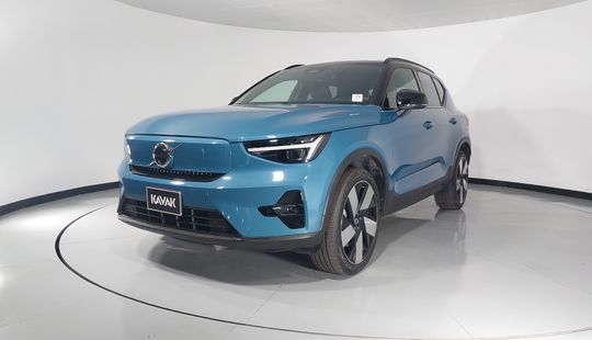 Volvo • XC40