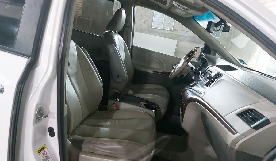 Toyota Sienna 3.5 LIMITED AT Minivan 2014