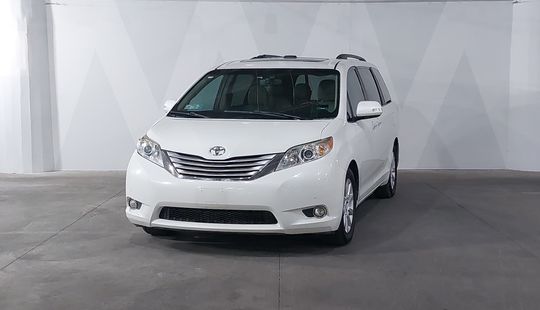 Toyota • Sienna