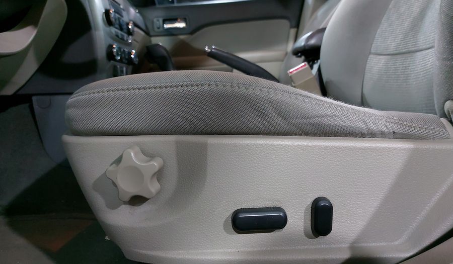 Ford Fusion 2.5 SE I4 AT Sedan 2012