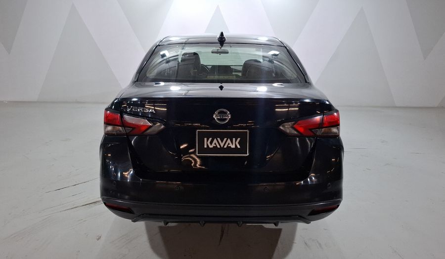 Nissan Versa 1.6 PLATINUM CVT Sedan 2020