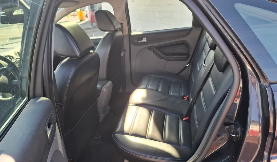 Ford Focus Ii 2.0 GHIA Hatchback 2012