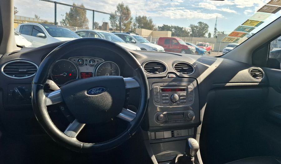Ford Focus Ii 2.0 GHIA Hatchback 2012