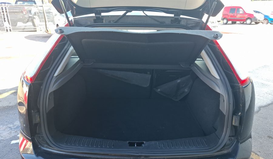 Ford Focus Ii 2.0 GHIA Hatchback 2012