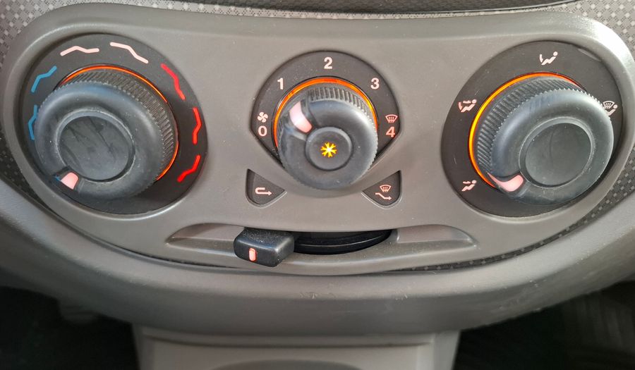 Fiat Palio 1.6 16V ESSENCE Hatchback 2013