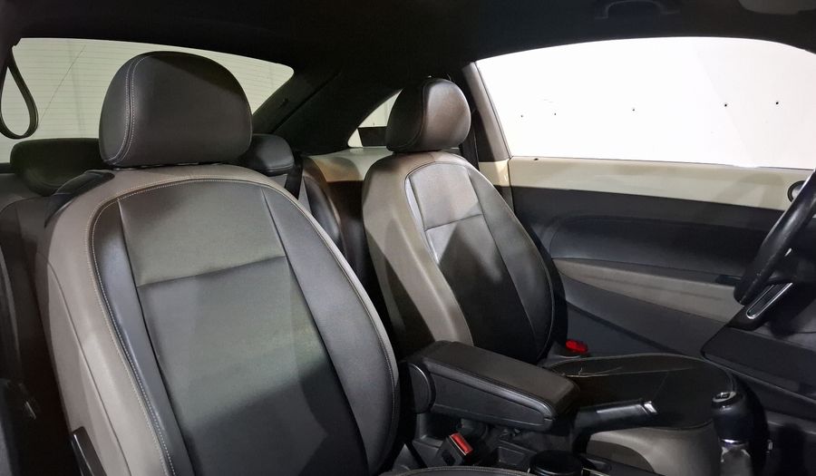 Volkswagen Beetle 2.5 SPORT MT Hatchback 2013