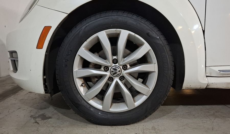Volkswagen Beetle 2.5 SPORT MT Hatchback 2013