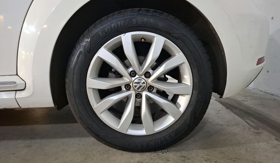 Volkswagen Beetle 2.5 SPORT MT Hatchback 2013