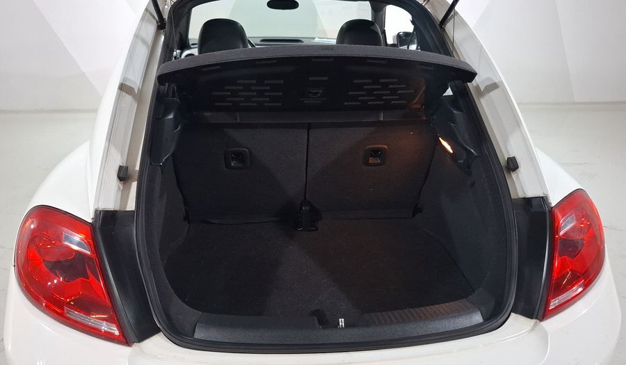 Volkswagen Beetle 2.5 SPORT MT Hatchback 2013