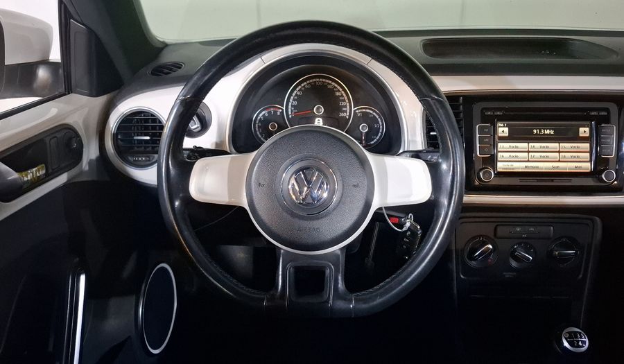 Volkswagen Beetle 2.5 SPORT MT Hatchback 2013