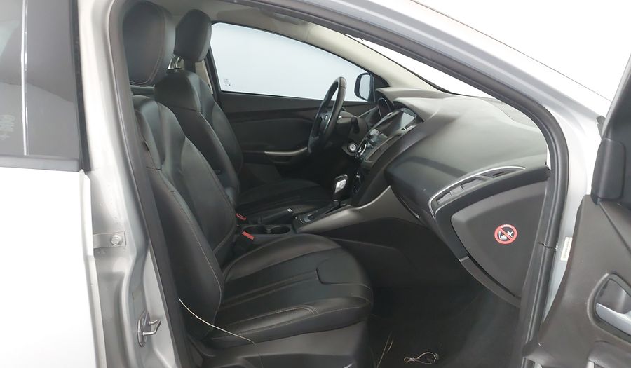 Ford Focus SE SEDAN POWERSHIFT Sedan 2015