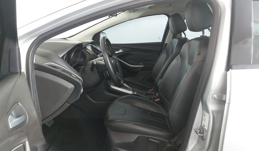 Ford Focus SE SEDAN POWERSHIFT Sedan 2015