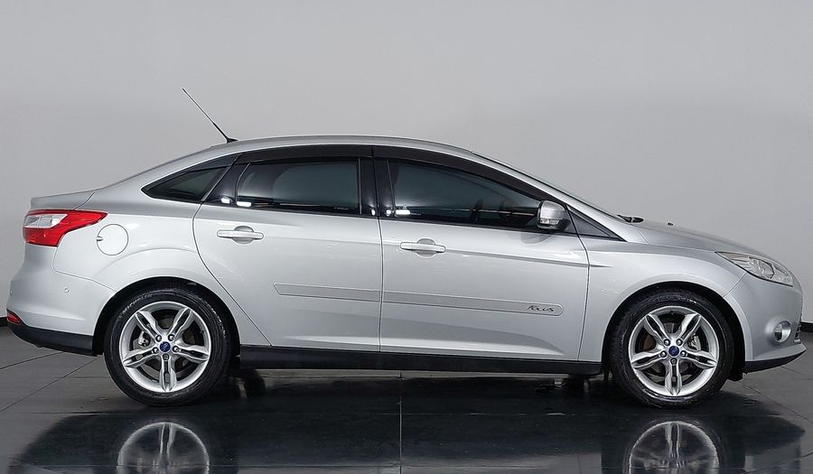 Ford Focus SE SEDAN POWERSHIFT Sedan 2015