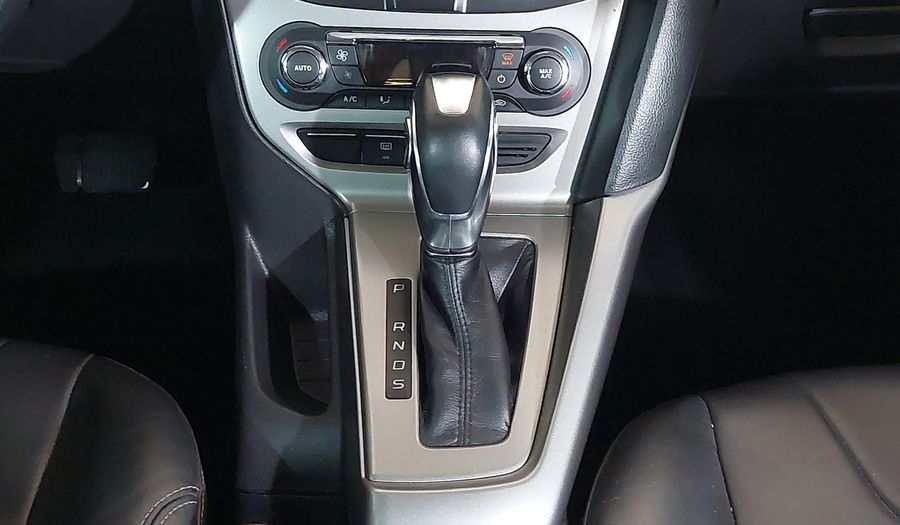 Ford Focus SE SEDAN POWERSHIFT Sedan 2015