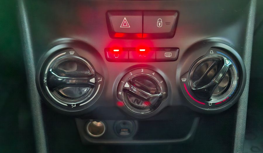 Peugeot 208 1.5 ALLURE TOUCHSCREEN Hatchback 2016