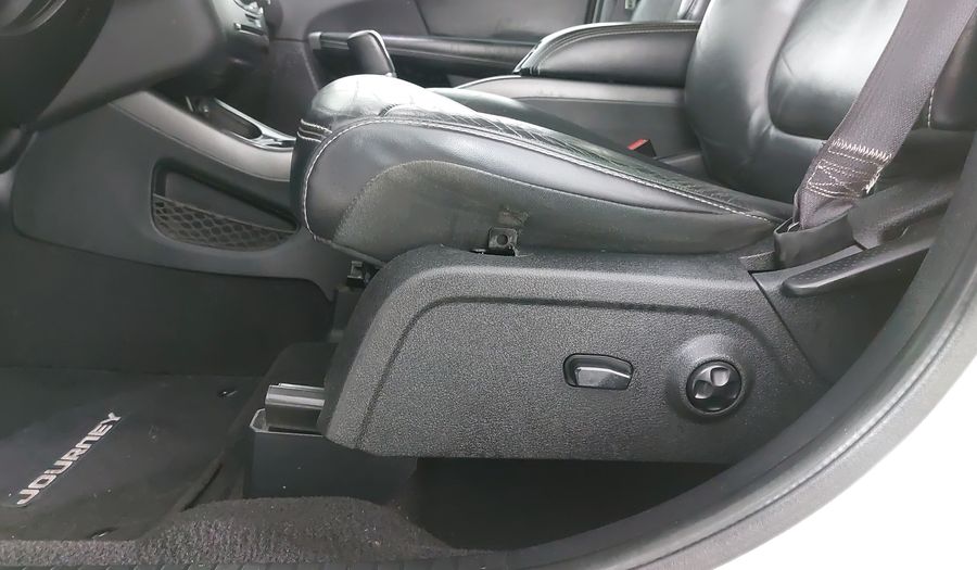 Dodge Journey 2.4 SXT+ 5 PASAJEROS Suv 2015