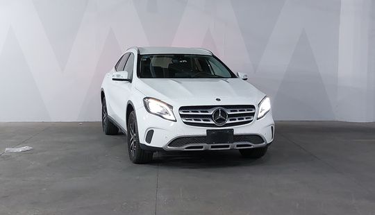 Mercedes Benz • Clase GLA