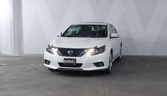Nissan • Altima