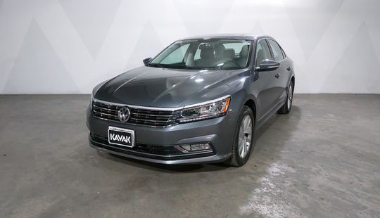 Volkswagen • Passat