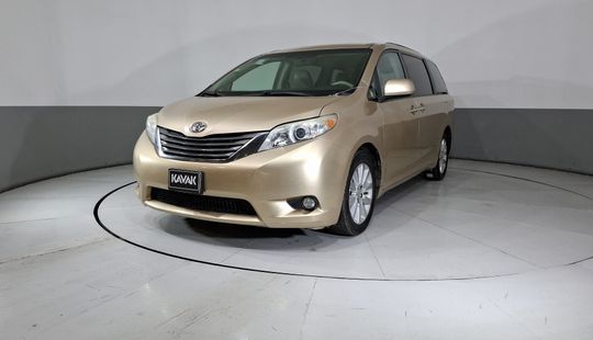 Toyota • Sienna