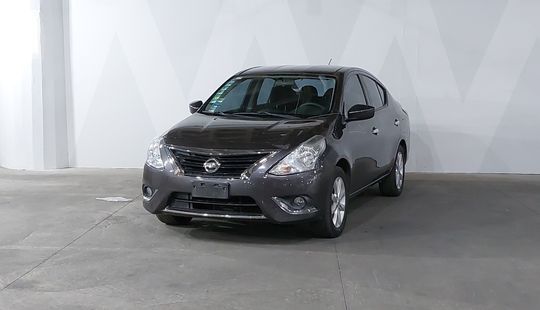 Nissan • Versa