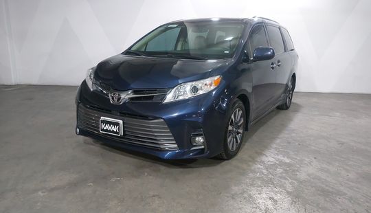 Toyota • Sienna