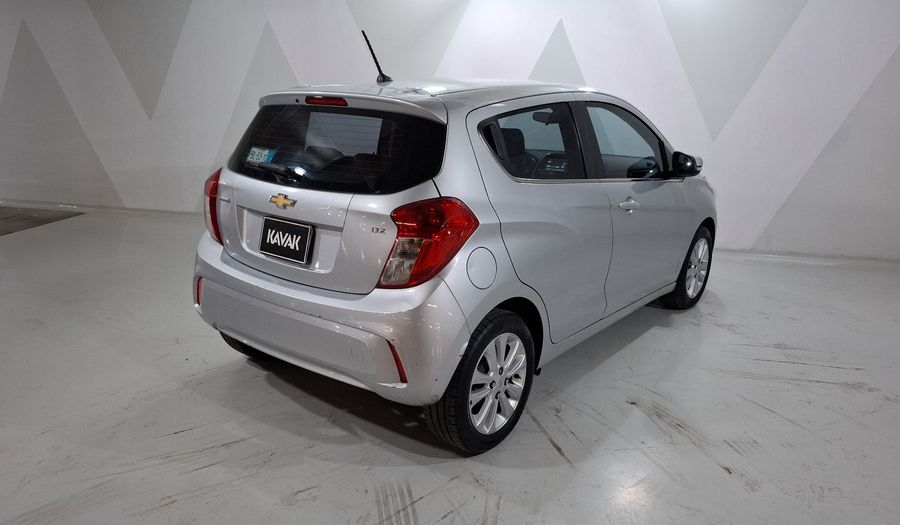Chevrolet Spark 1.4 LTZ C MT Hatchback 2016