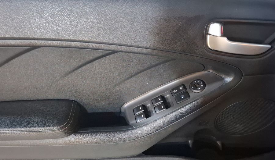 Kia Forte 2.0 L MT Sedan 2017