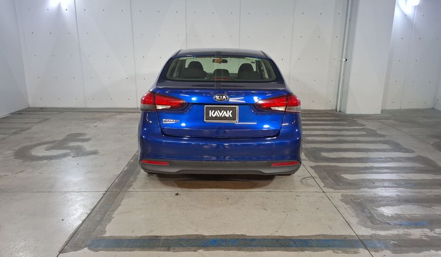 Kia Forte 2.0 L MT Sedan 2017