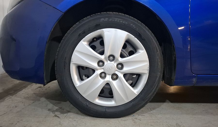 Kia Forte 2.0 L MT Sedan 2017