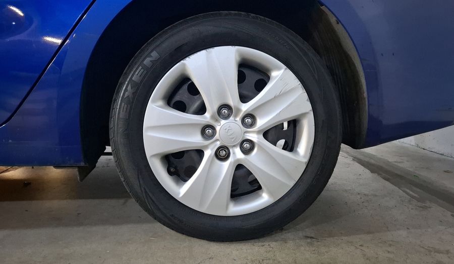Kia Forte 2.0 L MT Sedan 2017