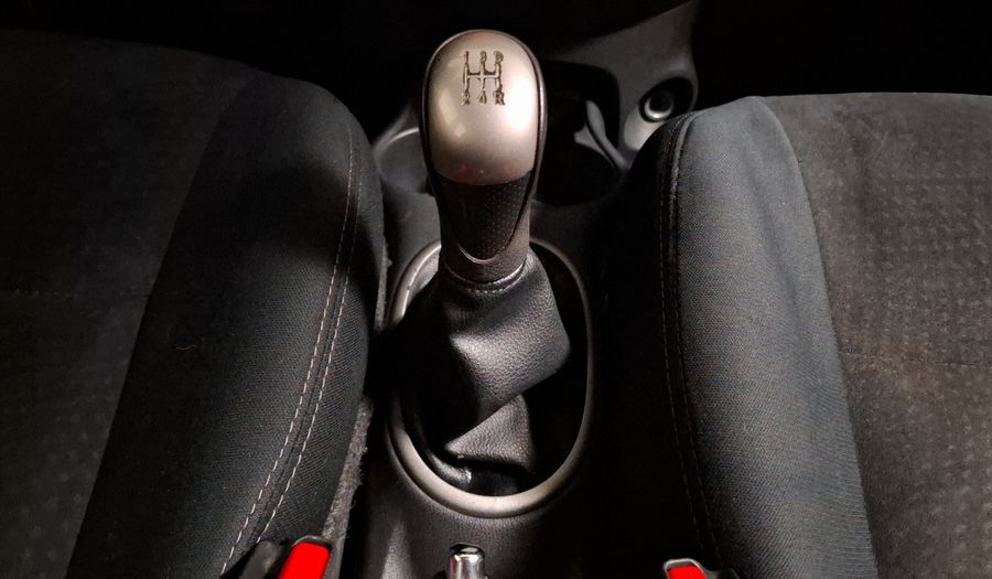 Nissan March 1.6 ADVANCE MT Hatchback 2015