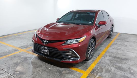 Toyota • Camry