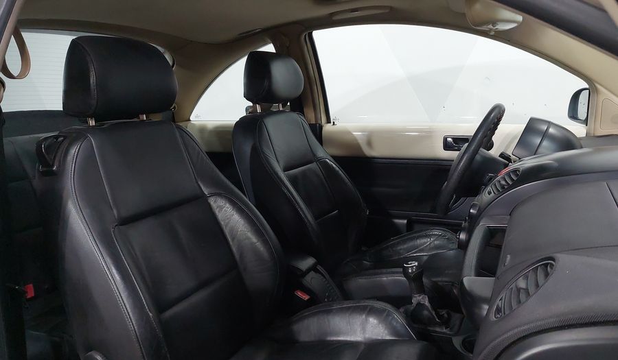 Volkswagen Beetle 2.0L GLS QUEMACOCOS MT Hatchback 2010