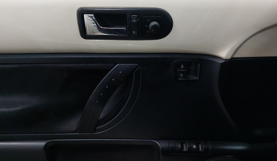 Volkswagen Beetle 2.0L GLS QUEMACOCOS MT Hatchback 2010