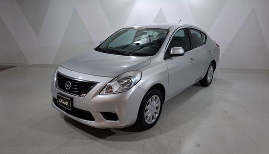 Nissan • Versa