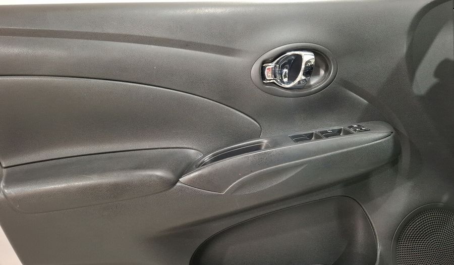Nissan Versa 1.6 SENSE TA AC Sedan 2013
