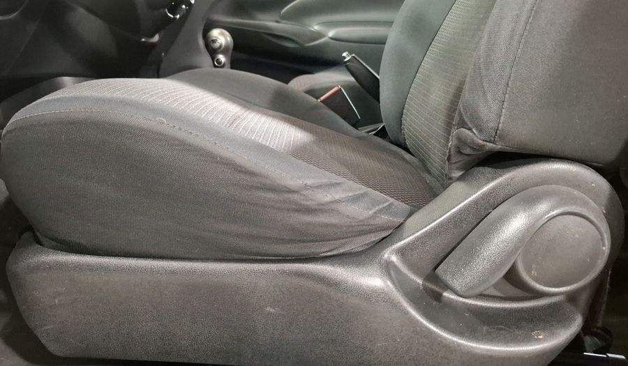 Nissan Versa 1.6 SENSE TA AC Sedan 2013