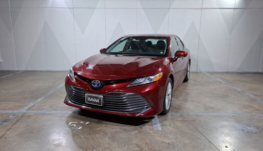Toyota • Camry