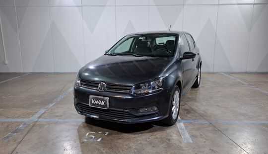 Volkswagen • Polo