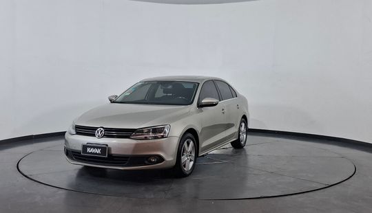 Volkswagen • Vento