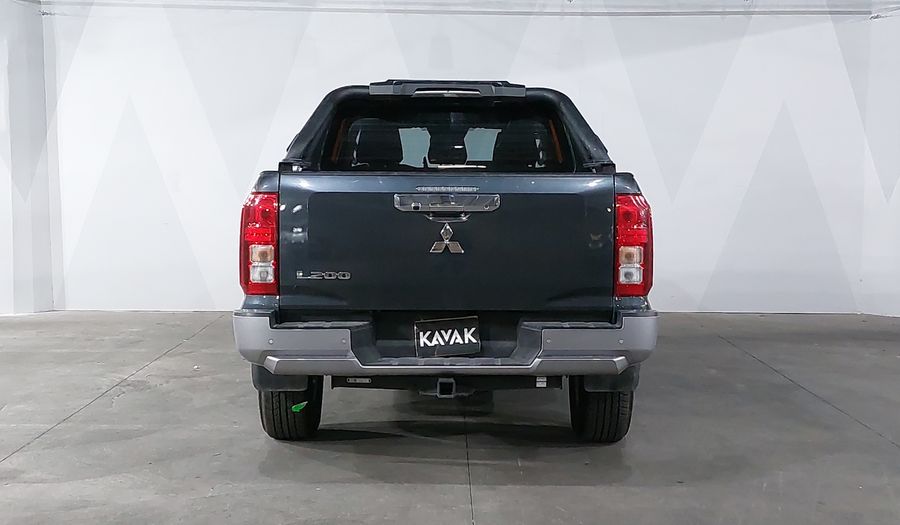 Mitsubishi L200 2.4 GLX DIESEL 4WD Pickup 2025