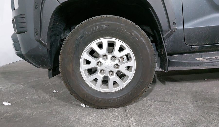 Mitsubishi L200 2.4 GLX DIESEL 4WD Pickup 2025