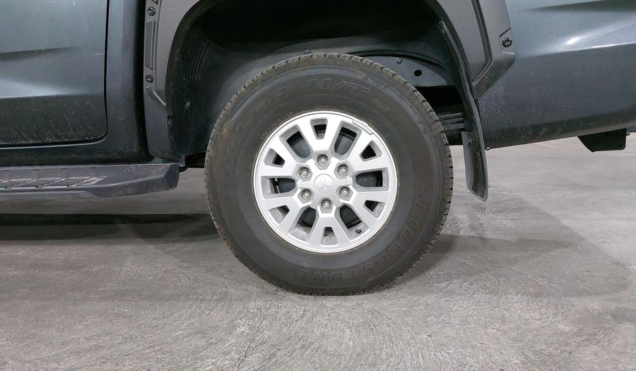 Mitsubishi L200 2.4 GLX DIESEL 4WD Pickup 2025