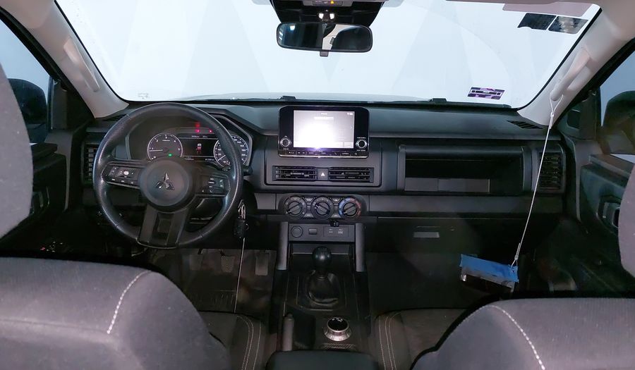 Mitsubishi L200 2.4 GLX DIESEL 4WD Pickup 2025
